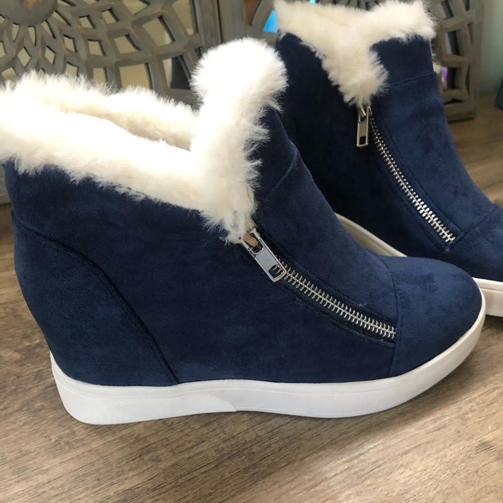 Booties, Navy with fur